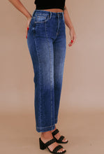 Load image into Gallery viewer, Denim Dreams Plus Jeans
