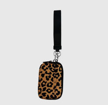 Load image into Gallery viewer, Wristlet
