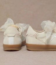 Load image into Gallery viewer, Lacey Sneakers
