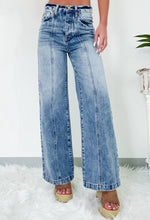 Load image into Gallery viewer, Kinly Jeans
