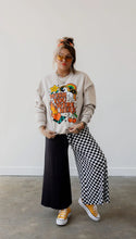 Load image into Gallery viewer, Half &amp; Half Emy Ave Cropped  Checkered Pants
